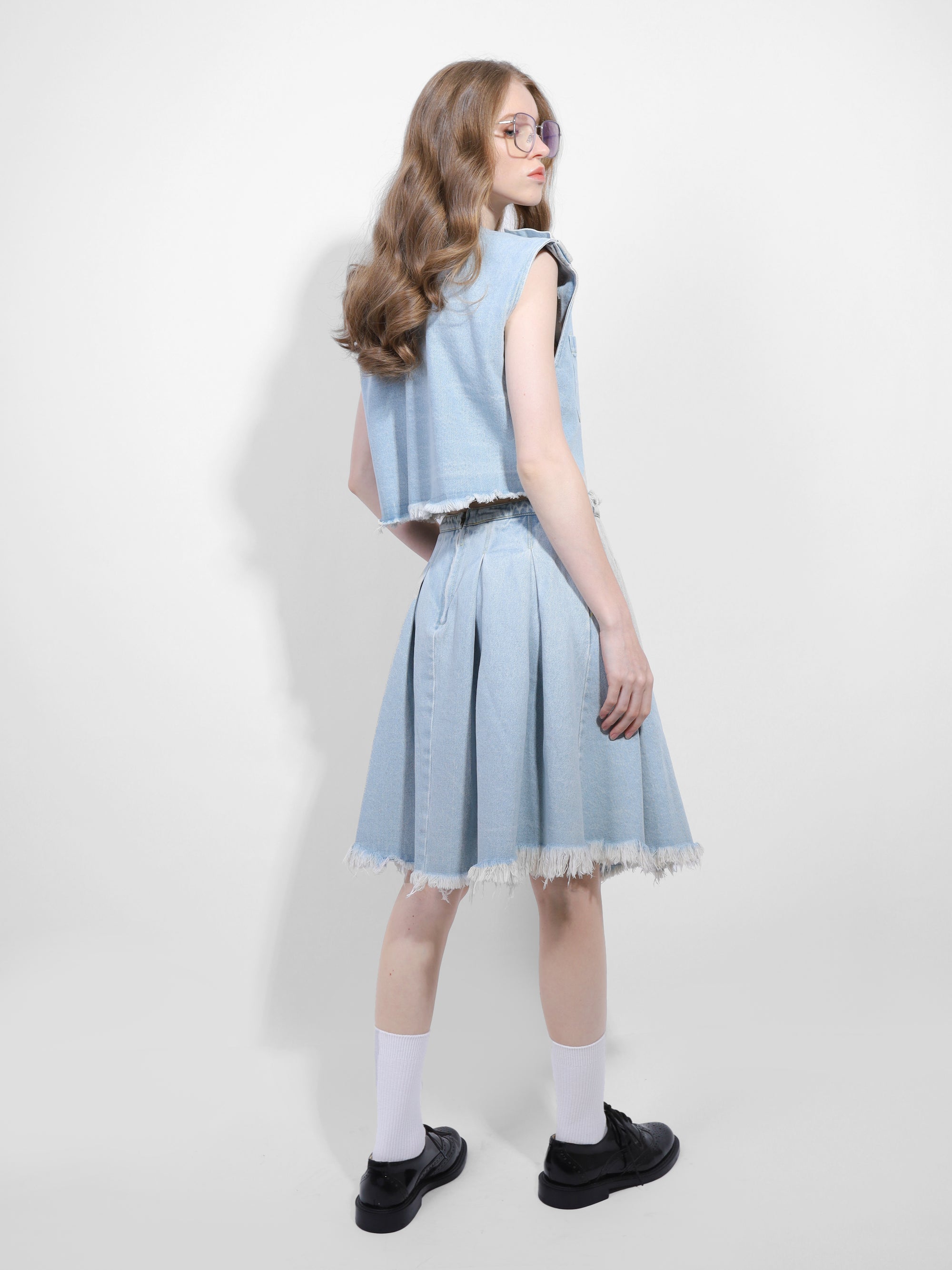 RAW HEM DENIM TOP