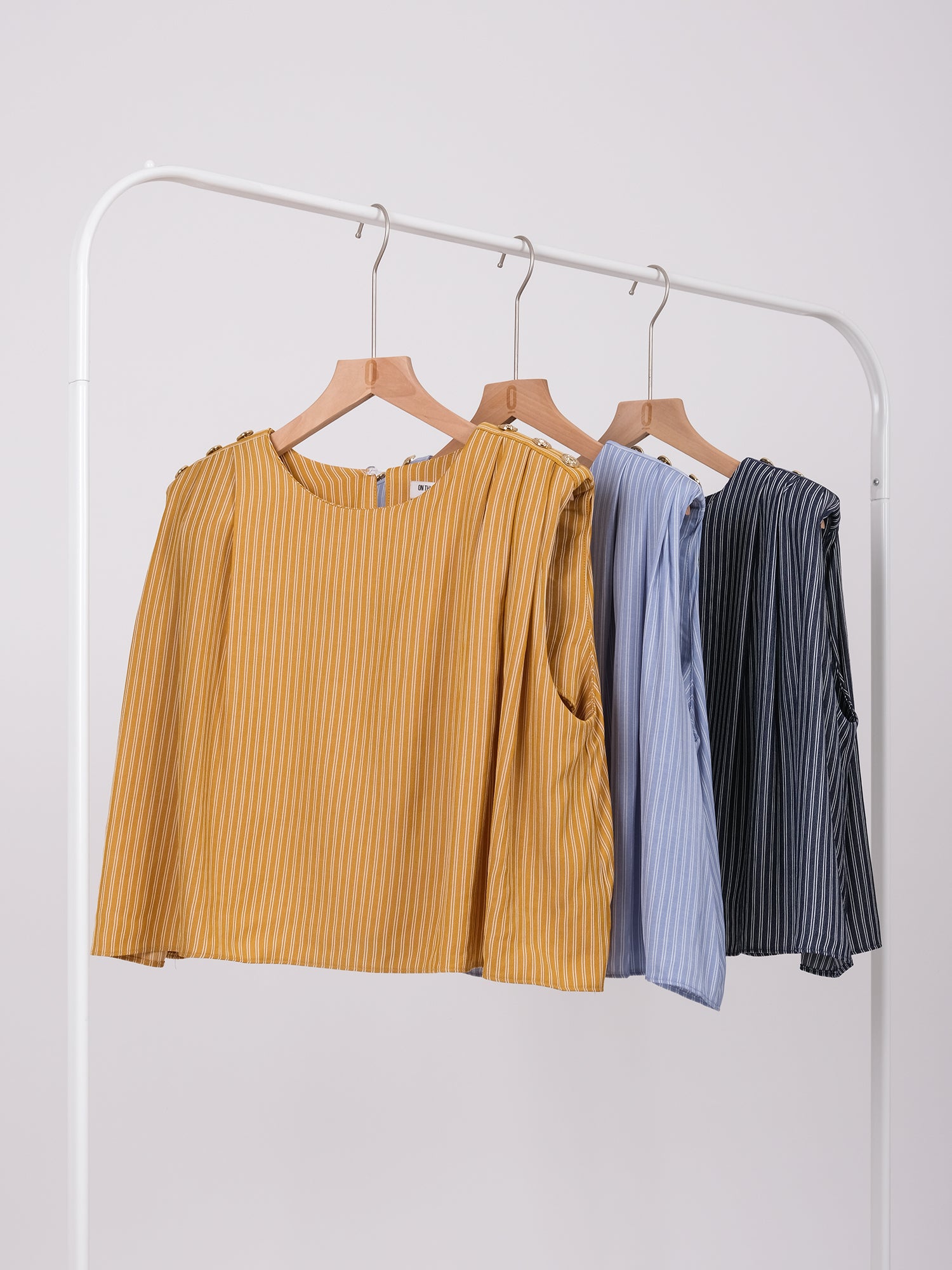 VOLUMN STRIPED TOP
