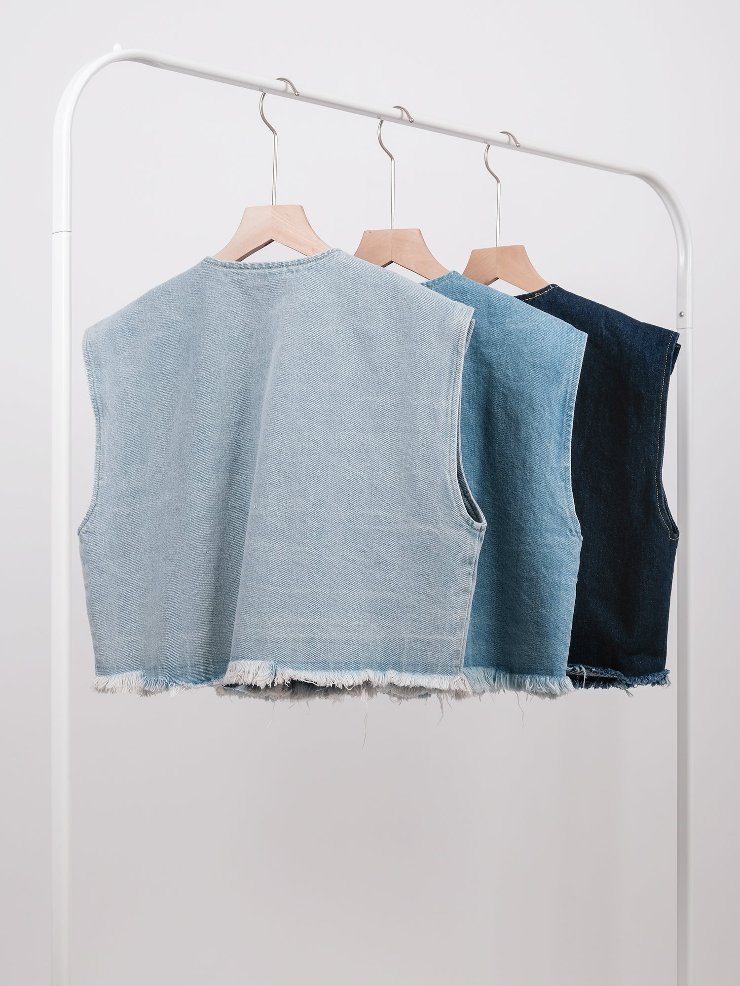 RAW HEM DENIM TOP