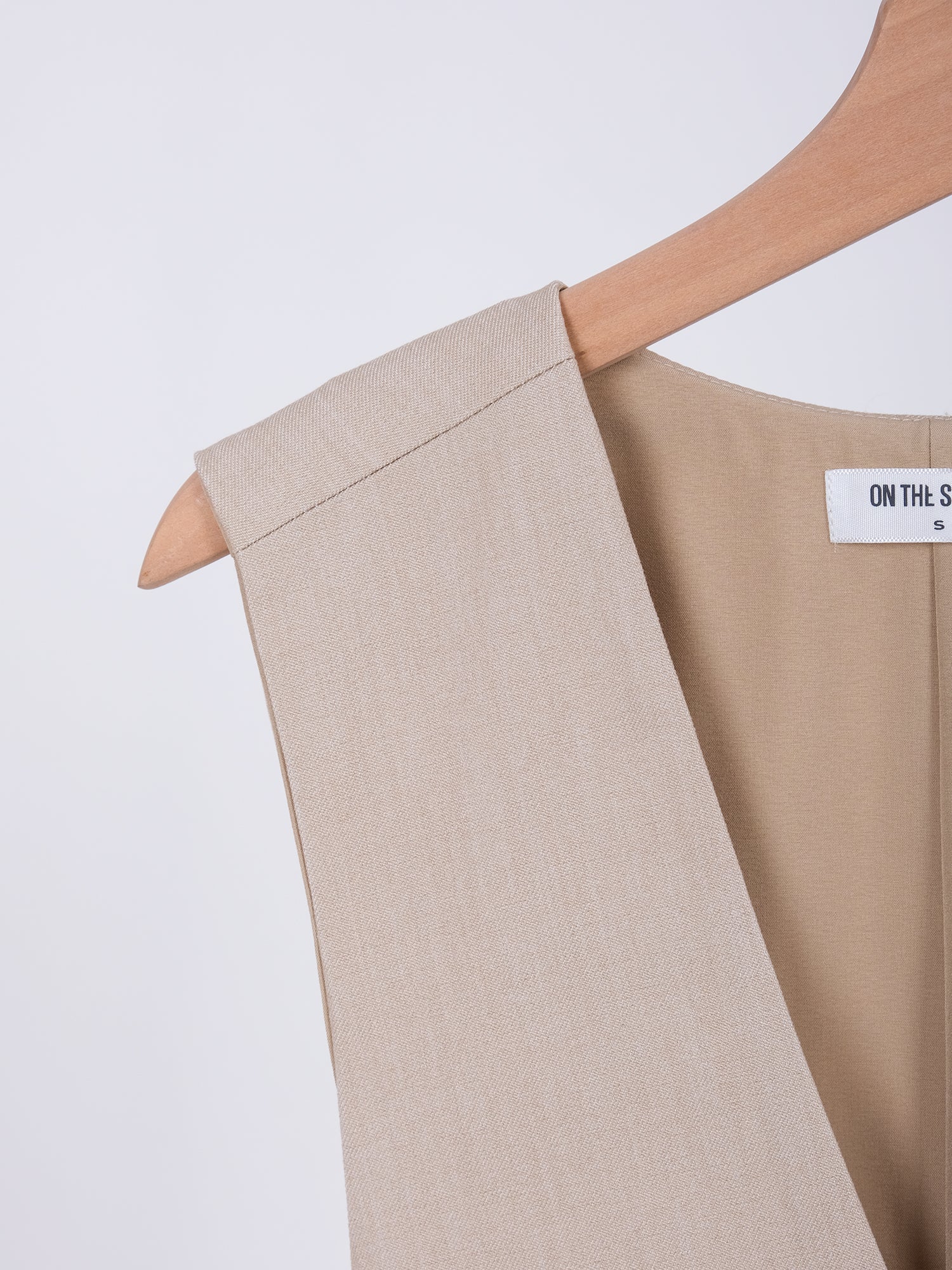 SINGLE BREASTED VEST