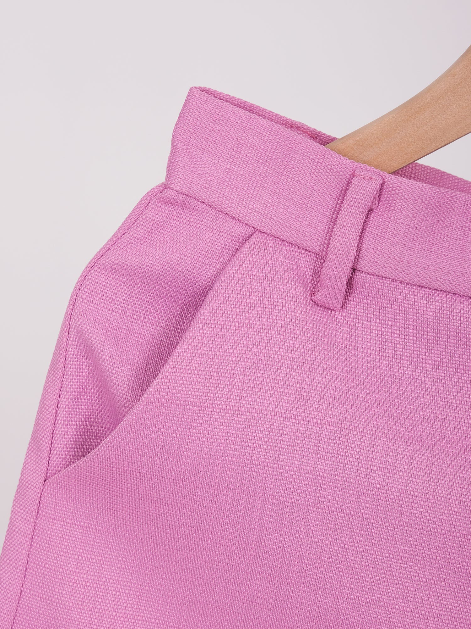 RELAXED CUT LINEN SHORTS