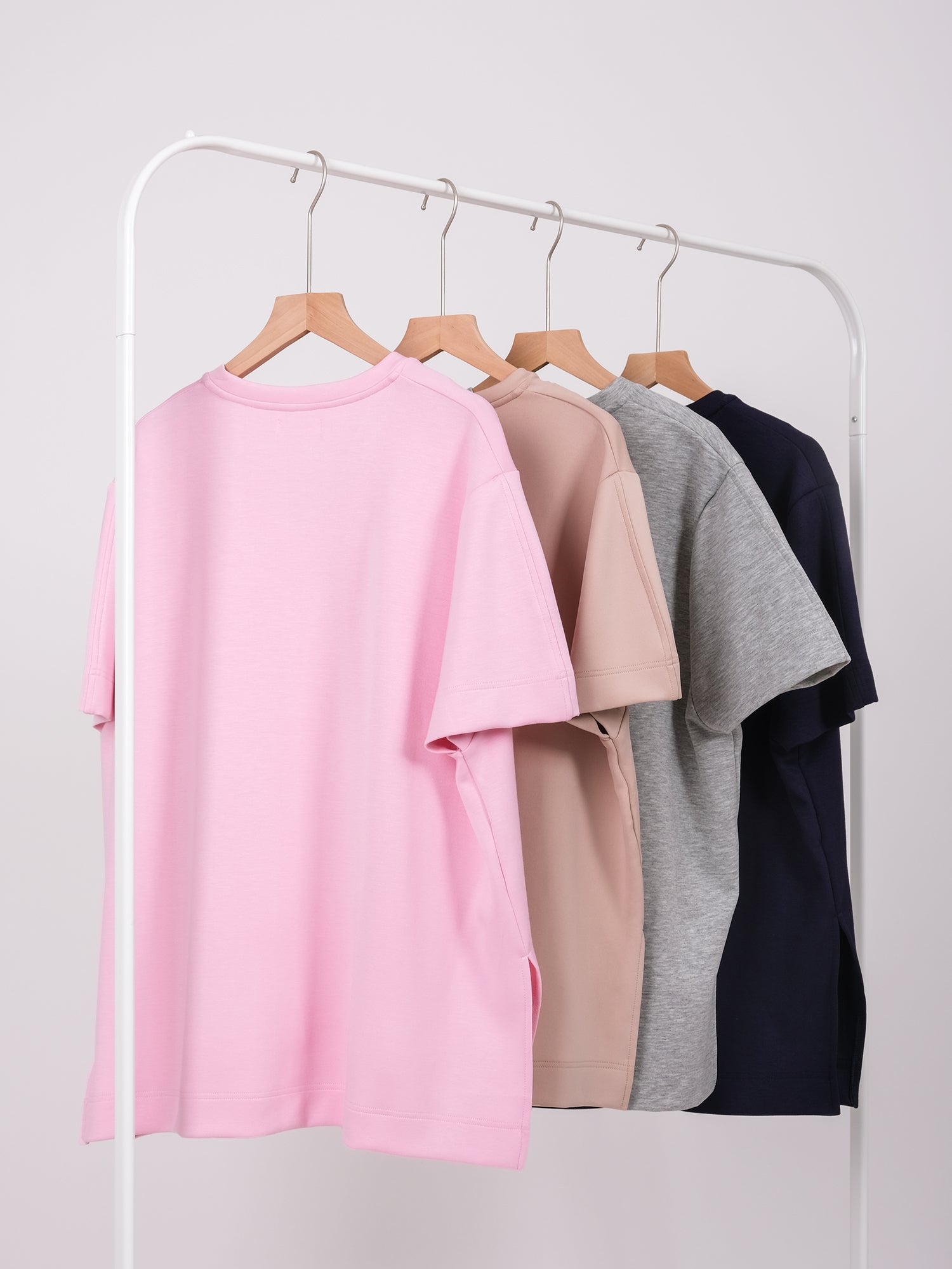 OVERSIZED FIT V NECK TEE