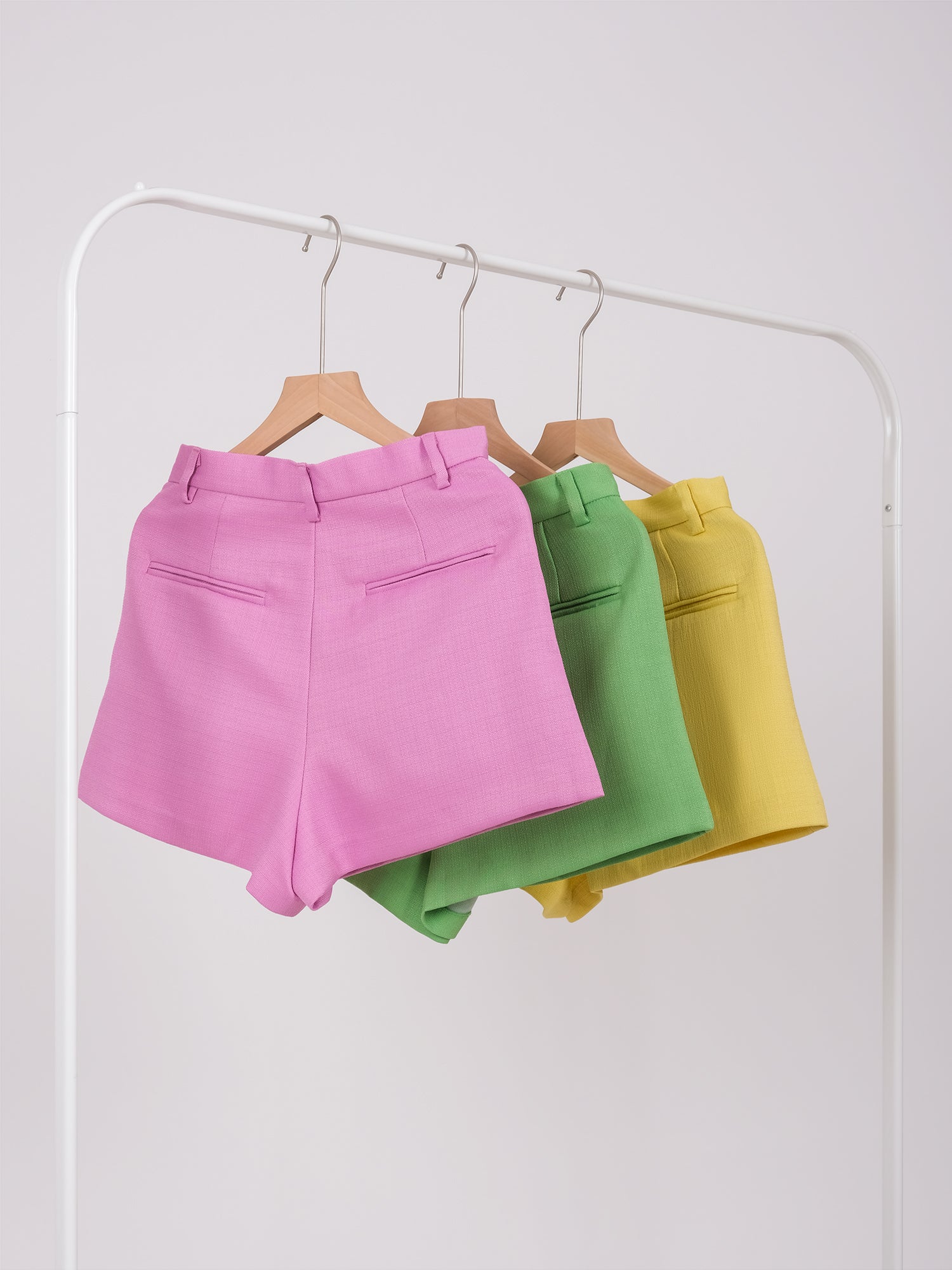 RELAXED CUT LINEN SHORTS