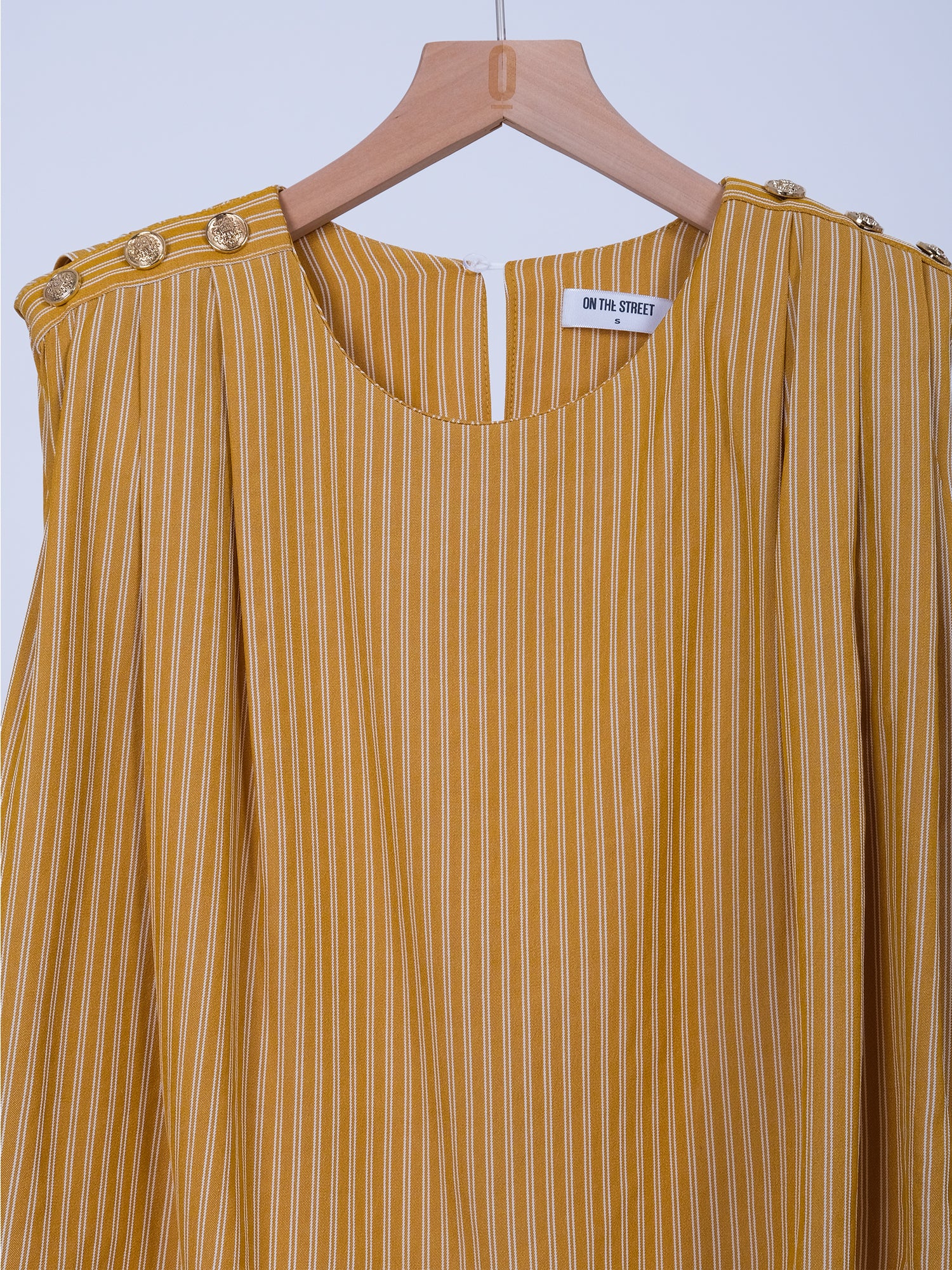 VOLUMN STRIPED TOP