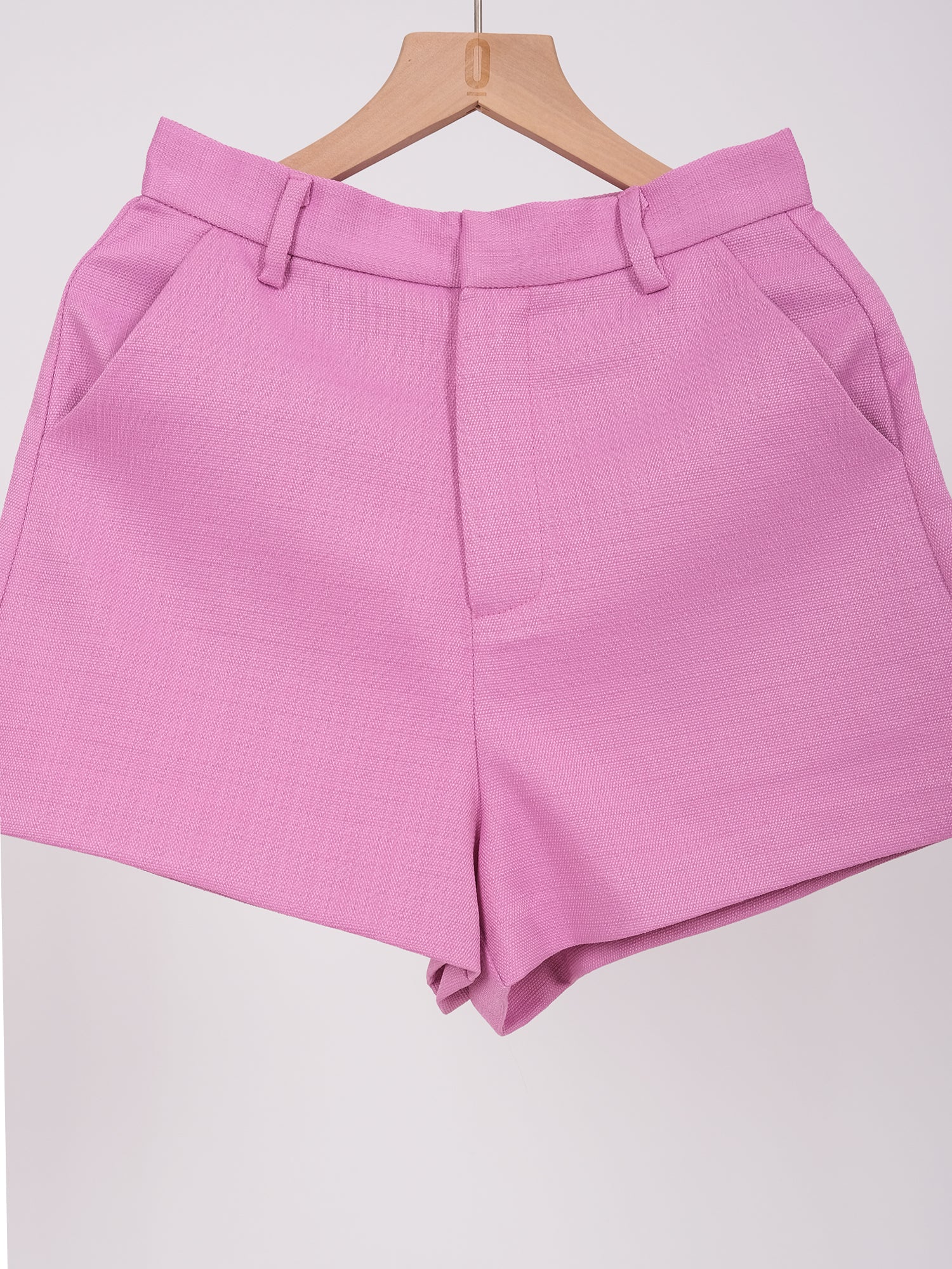 RELAXED CUT LINEN SHORTS