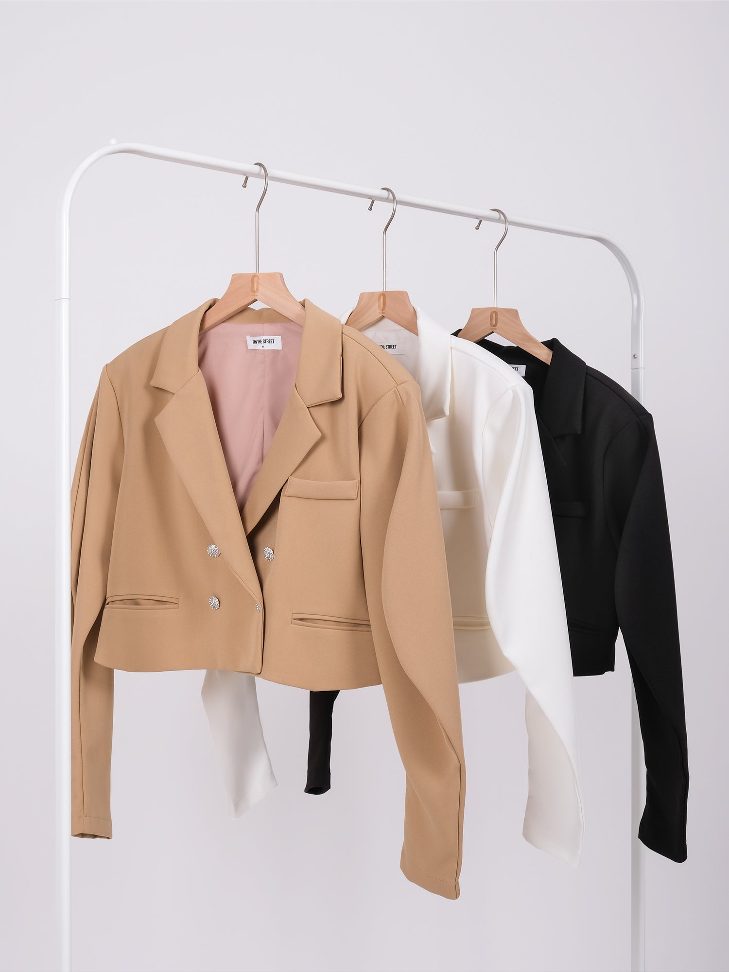 POINTED SLEEVE CROPPED BLAZER