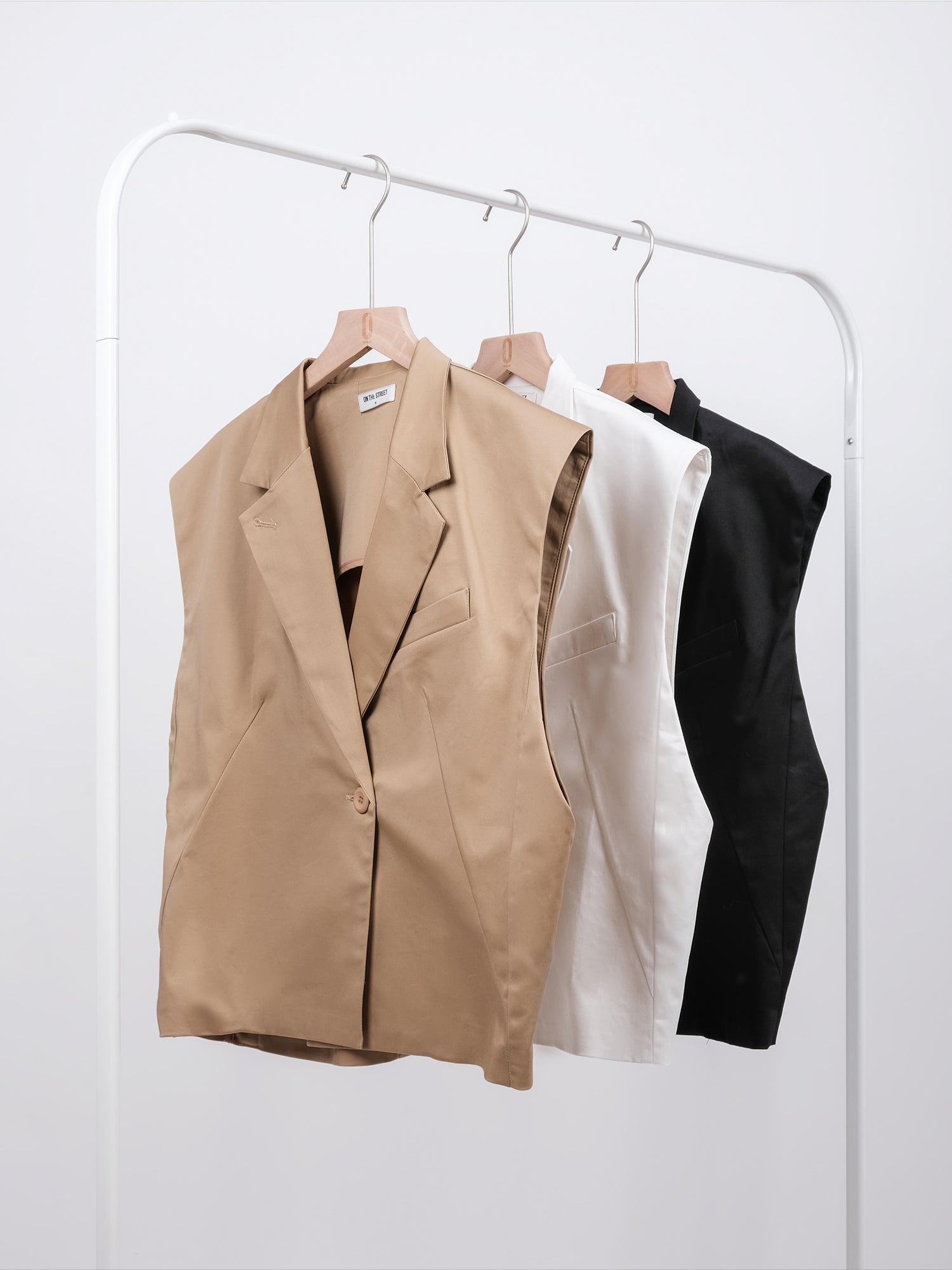 LAPELLED VEST