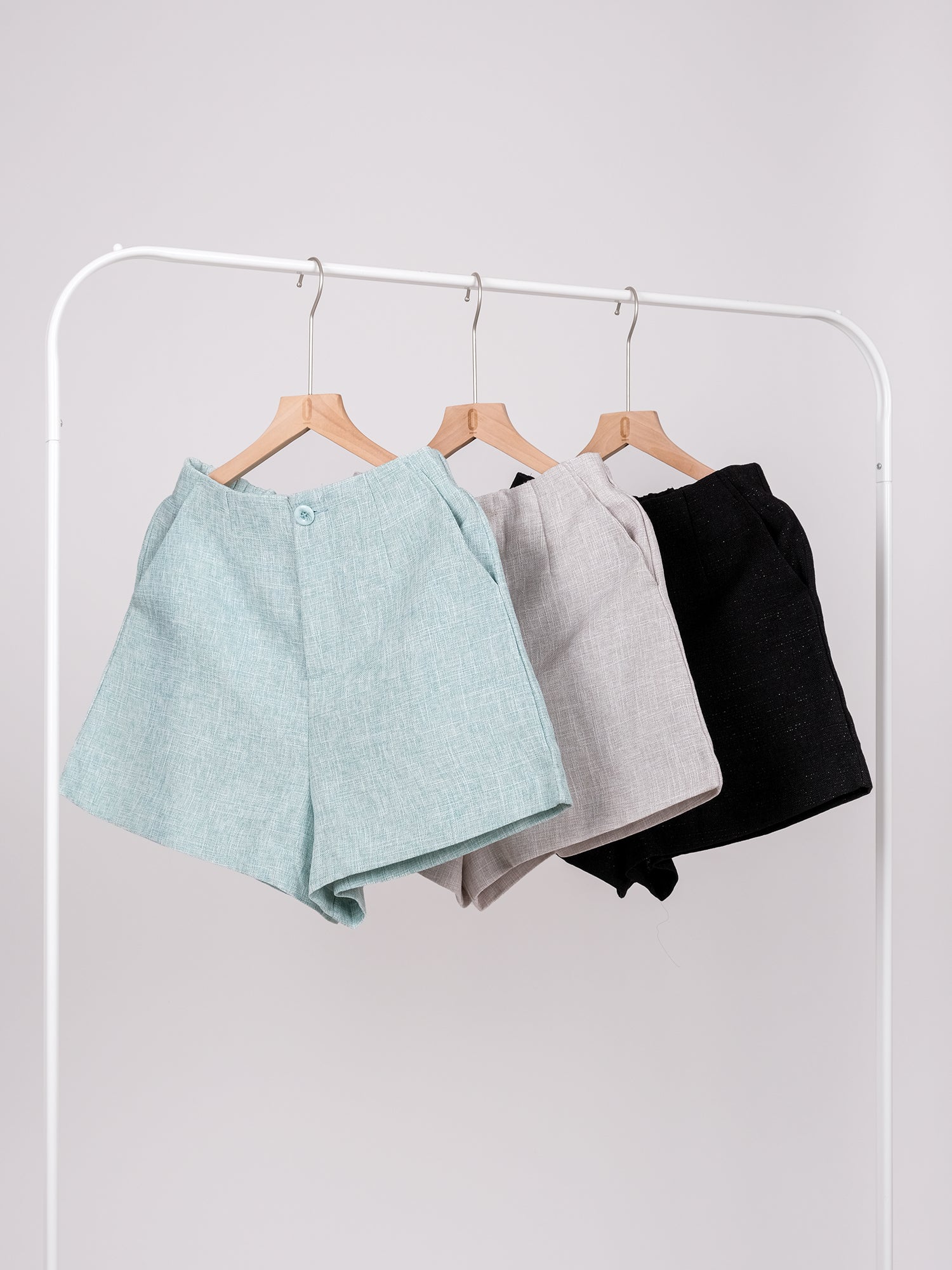 SLIM CUT LINEN SHORTS