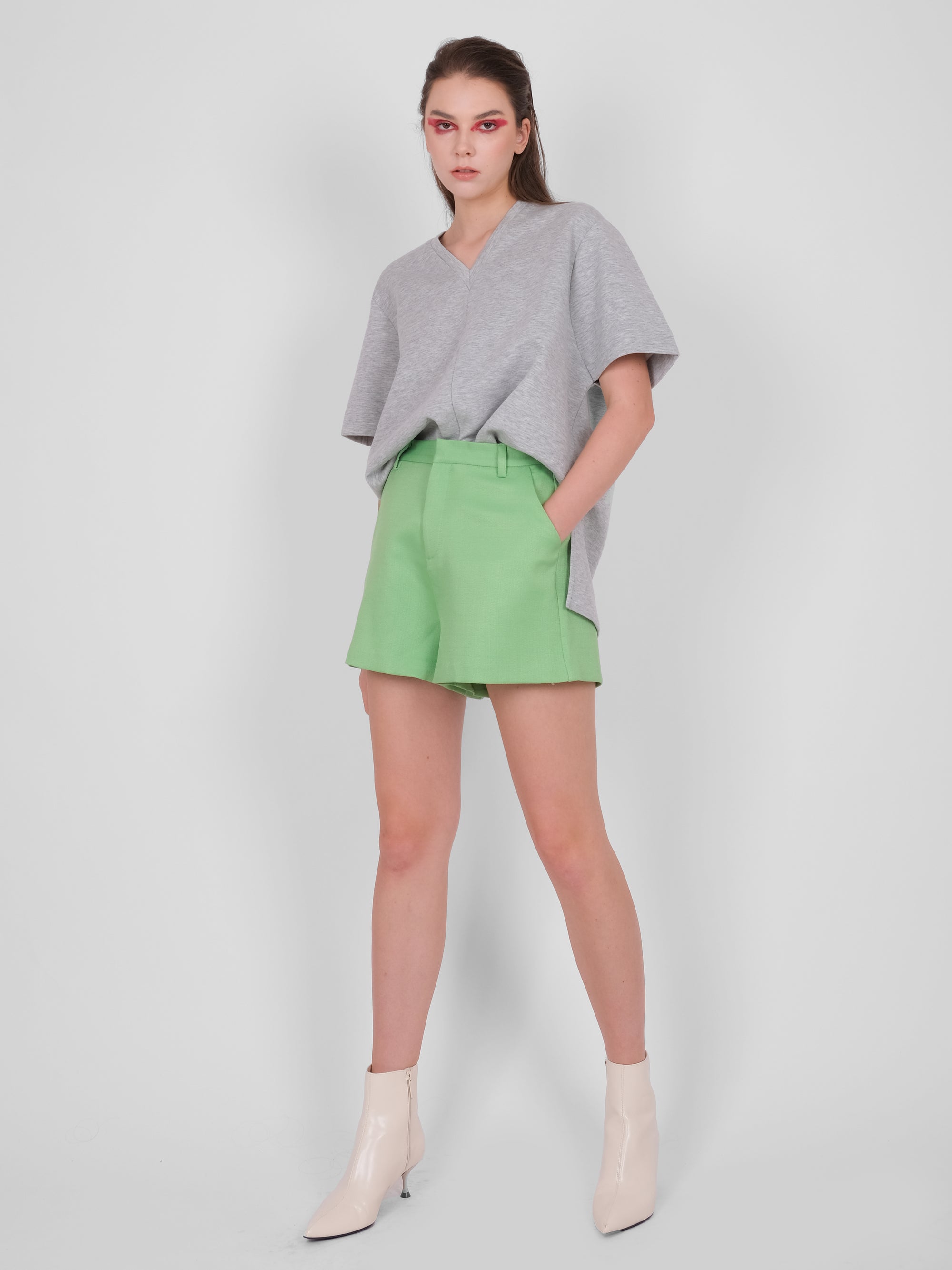 RELAXED CUT LINEN SHORTS